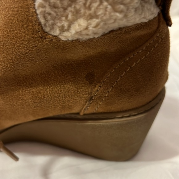 Maj Pow Tan Ankle Booties with Rubber Heel - Picture 5 of 8
